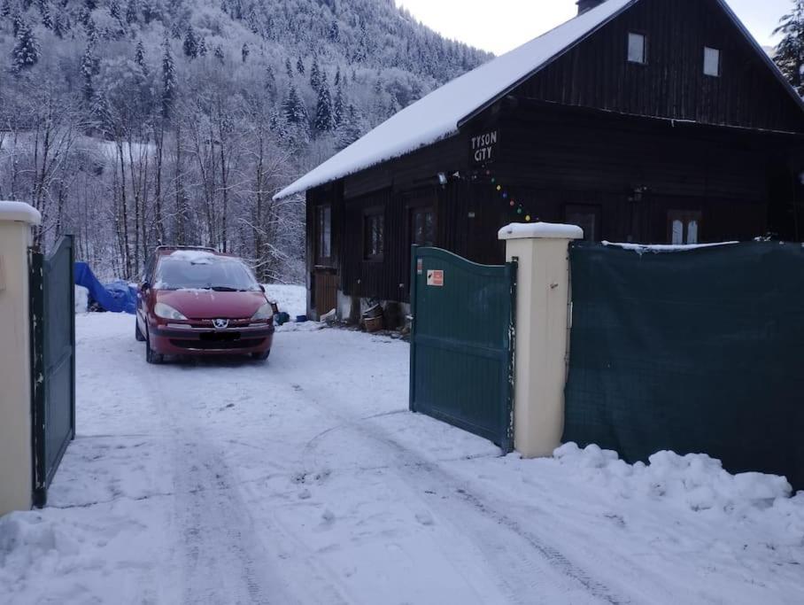 Chalet 8 Personnes + Grand Terrain Et Riviere Entremont 외부 사진